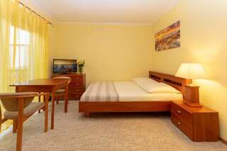 Отели типа «постель и завтрак» Pensjonat Marynarski - Apartamenty Дарлувко Двухместный номер с 1 кроватью и балконом-11